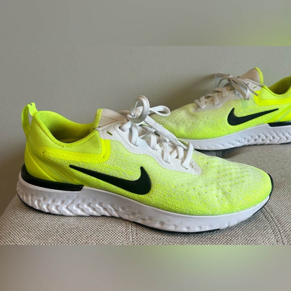 Nike Women's Odyssey React Running Shoes Bright Green AO9820-103 Size 7.5 - Picture 2 of 13